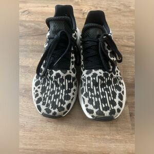Women’s Adidas Swift Run (6.5)
